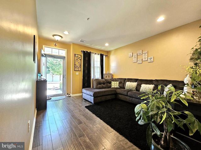3 CANNON DR, Pennington, NJ 08534