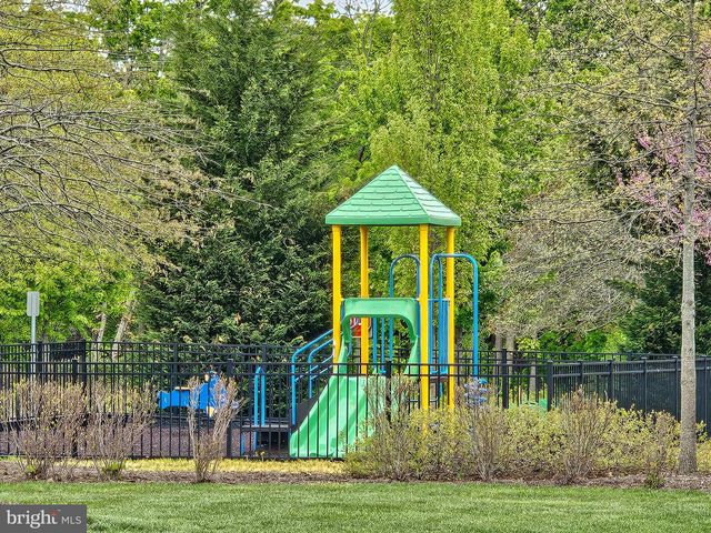 3 CANNON DR, Pennington, NJ 08534