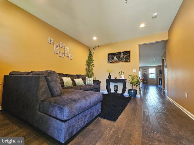 3 CANNON DR, Pennington, NJ 08534