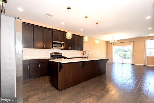 3 CANNON DR, Pennington, NJ 08534