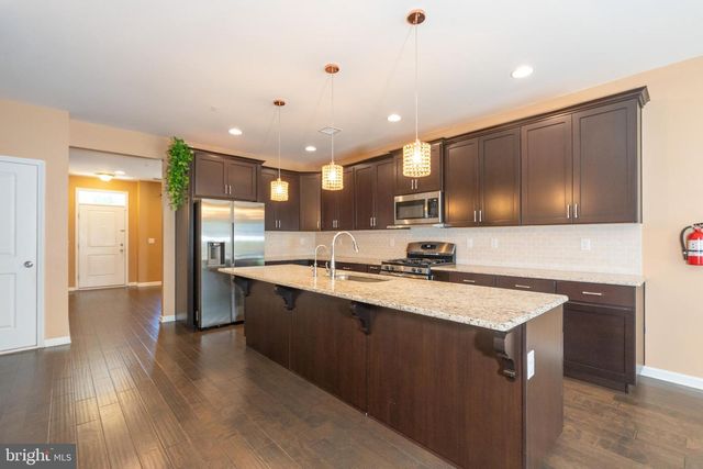 3 CANNON DR, Pennington, NJ 08534