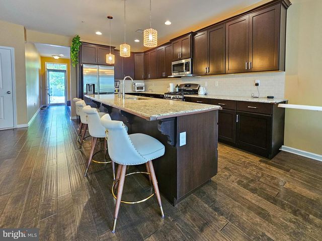 3 CANNON DR, Pennington, NJ 08534