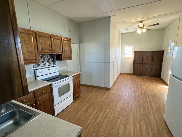 420 E Cumberland Avenue, Jamestown, KY 42629