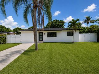 1141 NE 166th St, North Miami Beach, FL 33162