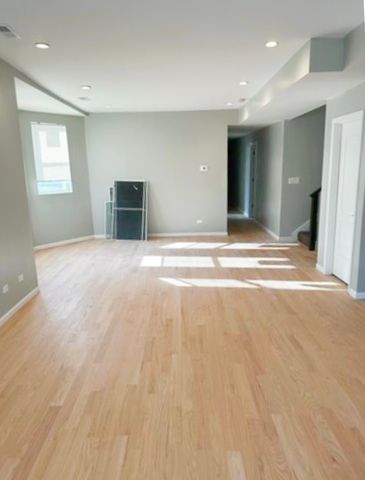 3404 N Lavergne Avenue 2F, Chicago, IL 60641