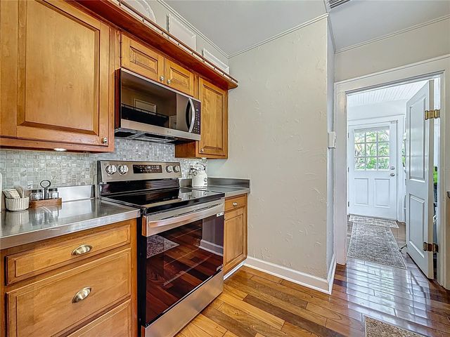 231 15TH AVENUE NE, St Petersburg, FL 33704