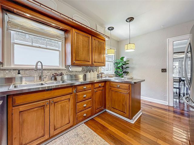 231 15TH AVENUE NE, St Petersburg, FL 33704