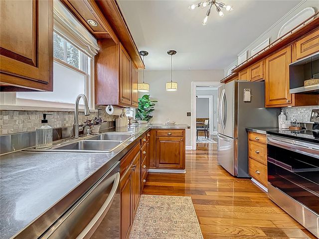 231 15TH AVENUE NE, St Petersburg, FL 33704