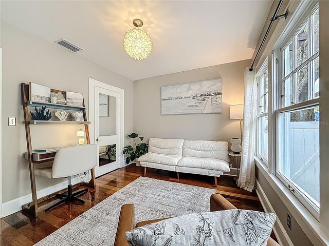 231 15TH AVENUE NE, St Petersburg, FL 33704