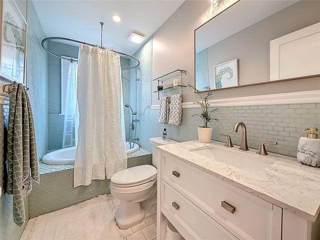 231 15TH AVENUE NE, St Petersburg, FL 33704