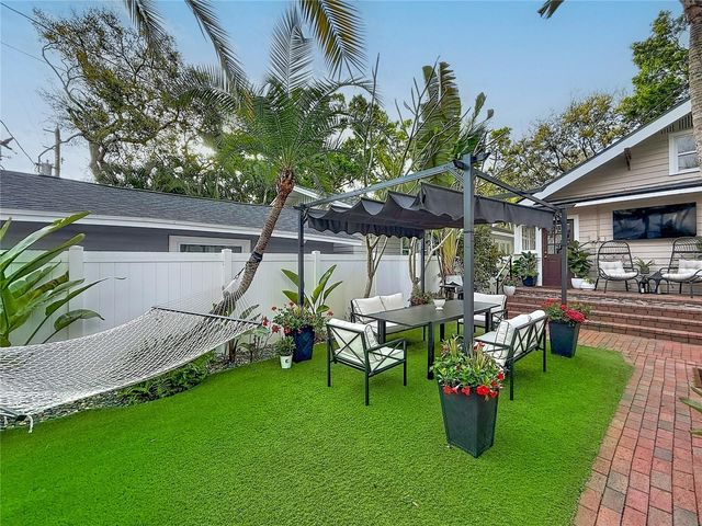 231 15TH AVENUE NE, St Petersburg, FL 33704