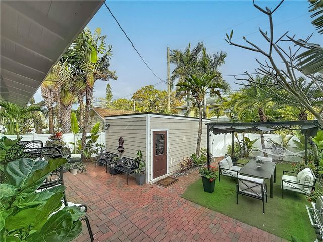 231 15TH AVENUE NE, St Petersburg, FL 33704