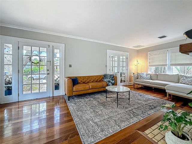 231 15TH AVENUE NE, St Petersburg, FL 33704