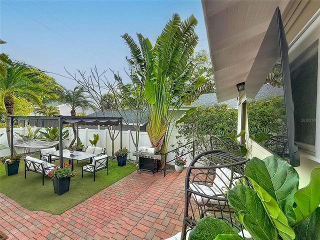 231 15TH AVENUE NE, St Petersburg, FL 33704