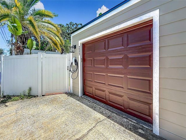 231 15TH AVENUE NE, St Petersburg, FL 33704