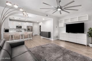 2821 S SKYLINE Drive 121, Mesa, AZ 85212