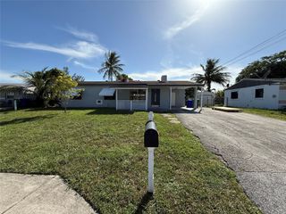 2411 SW 50th Ter, Plantation, FL 33317