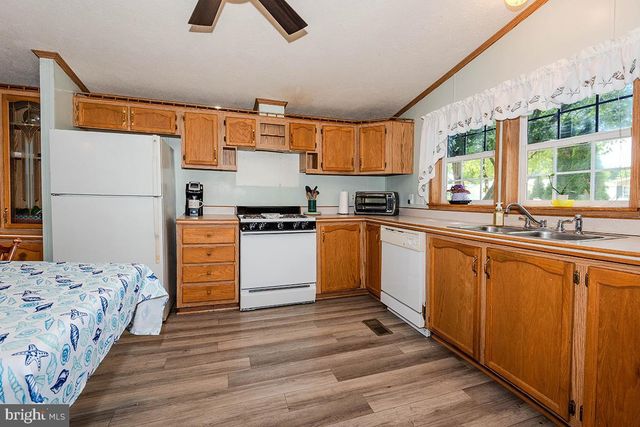 8021 FAIR BREEZE DR, Severn, MD 21144