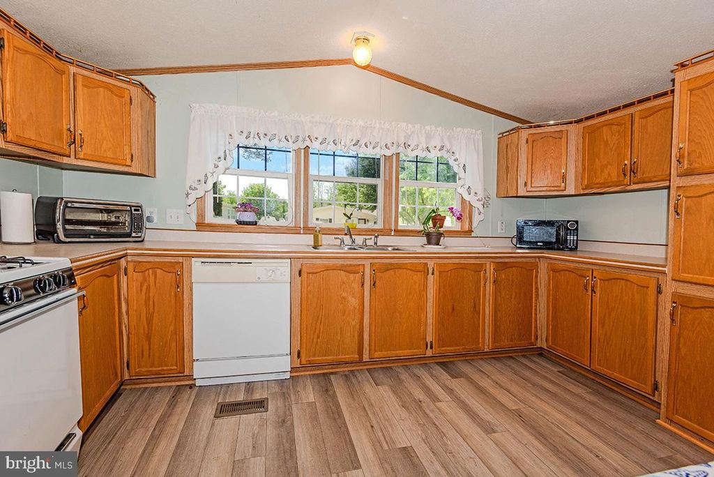 8021 FAIR BREEZE DR, Severn, MD 21144