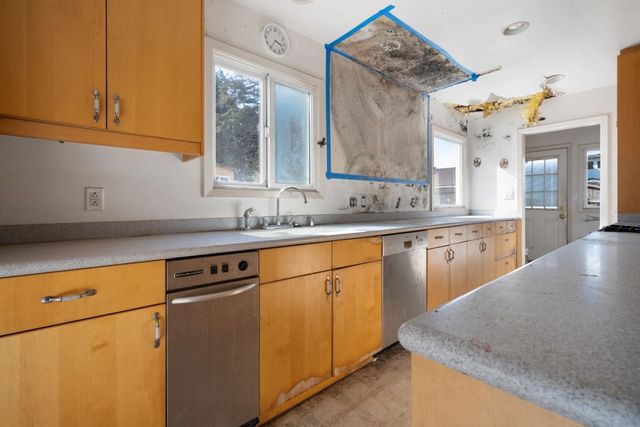 212 Winona Avenue, Pacifica, CA 94044