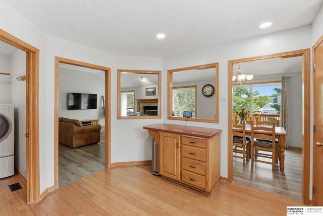 2137 Cobblestone Road, Papillion, NE 68133