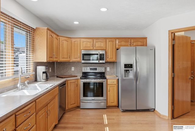 2137 Cobblestone Road, Papillion, NE 68133