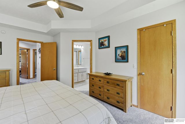 2137 Cobblestone Road, Papillion, NE 68133