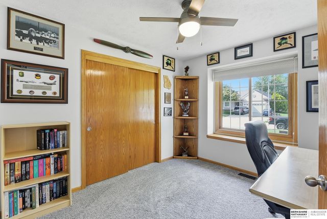 2137 Cobblestone Road, Papillion, NE 68133