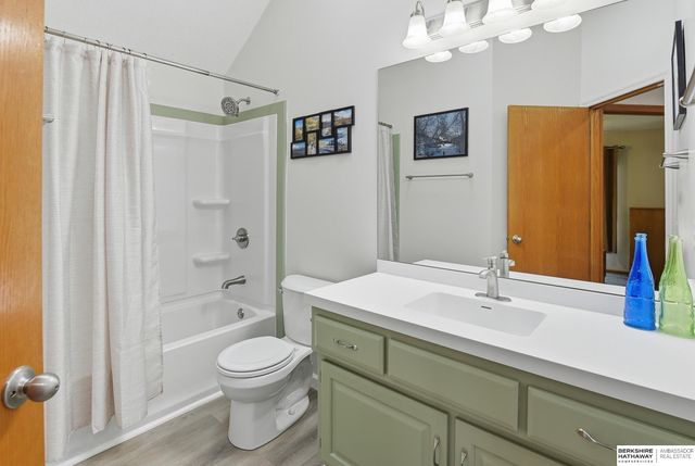 2137 Cobblestone Road, Papillion, NE 68133