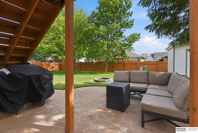 2137 Cobblestone Road, Papillion, NE 68133