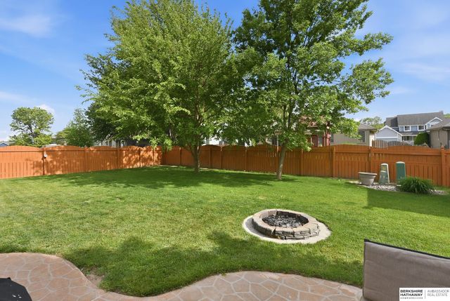 2137 Cobblestone Road, Papillion, NE 68133