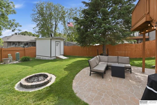 2137 Cobblestone Road, Papillion, NE 68133