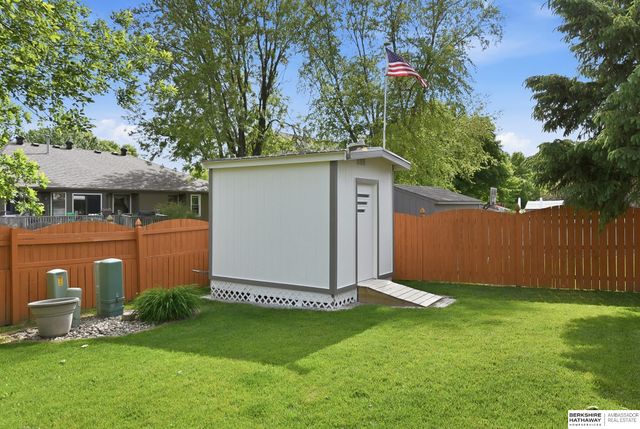 2137 Cobblestone Road, Papillion, NE 68133