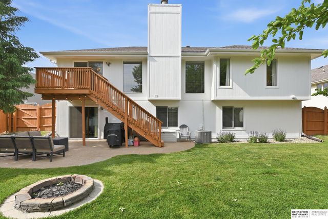 2137 Cobblestone Road, Papillion, NE 68133