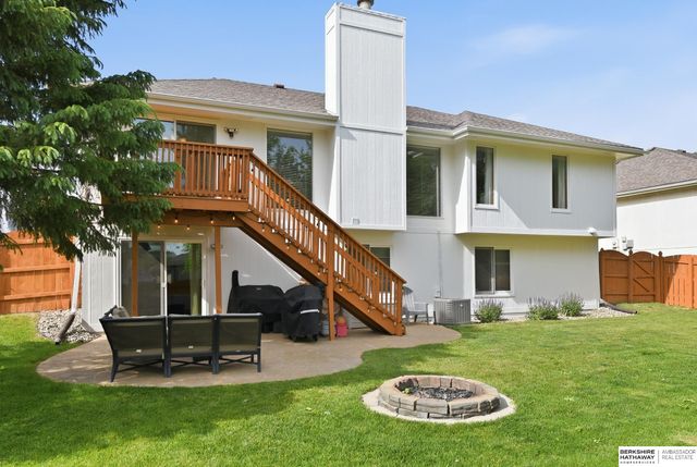2137 Cobblestone Road, Papillion, NE 68133