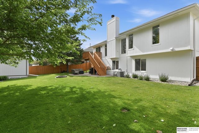 2137 Cobblestone Road, Papillion, NE 68133