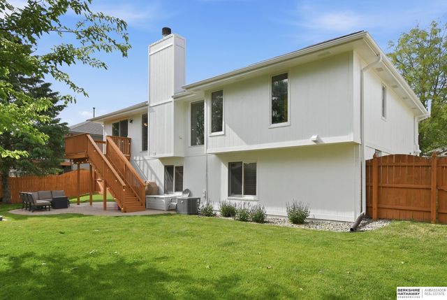 2137 Cobblestone Road, Papillion, NE 68133