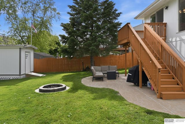 2137 Cobblestone Road, Papillion, NE 68133