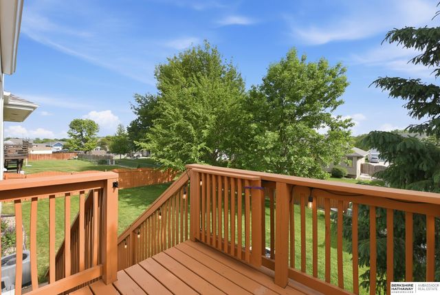 2137 Cobblestone Road, Papillion, NE 68133