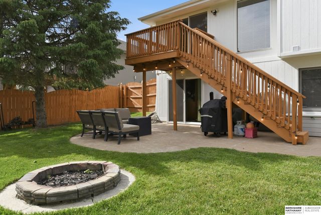 2137 Cobblestone Road, Papillion, NE 68133
