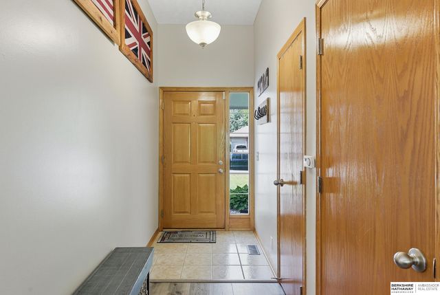 2137 Cobblestone Road, Papillion, NE 68133