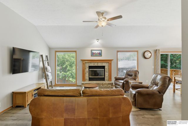 2137 Cobblestone Road, Papillion, NE 68133