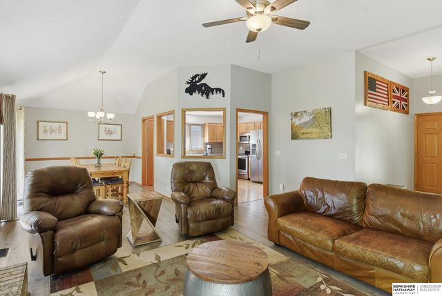 2137 Cobblestone Road, Papillion, NE 68133