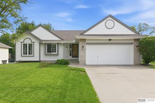 2137 Cobblestone Road, Papillion, NE 68133