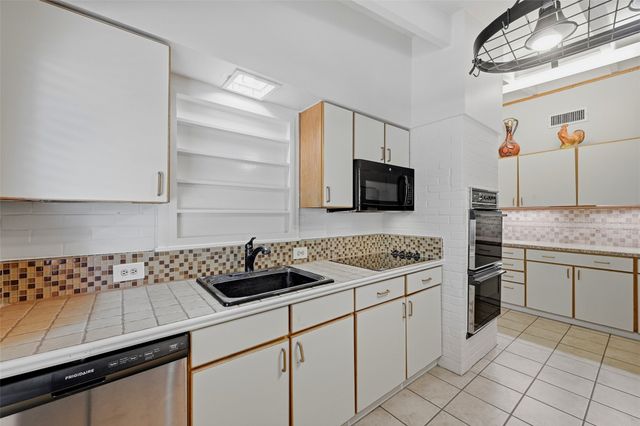 513 W Easy Street, Sherman, TX 75092