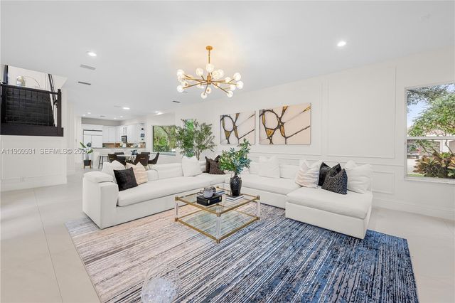 6006 Pinewood Avenue, Parkland, FL 33067