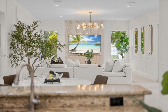 6006 Pinewood Avenue, Parkland, FL 33067