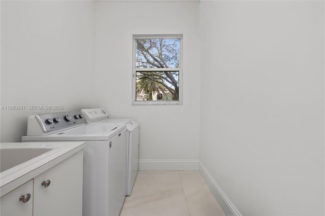 6006 Pinewood Avenue, Parkland, FL 33067