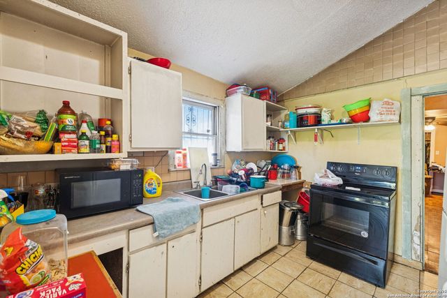 3263 Martin Luther King, San Antonio, TX 78220