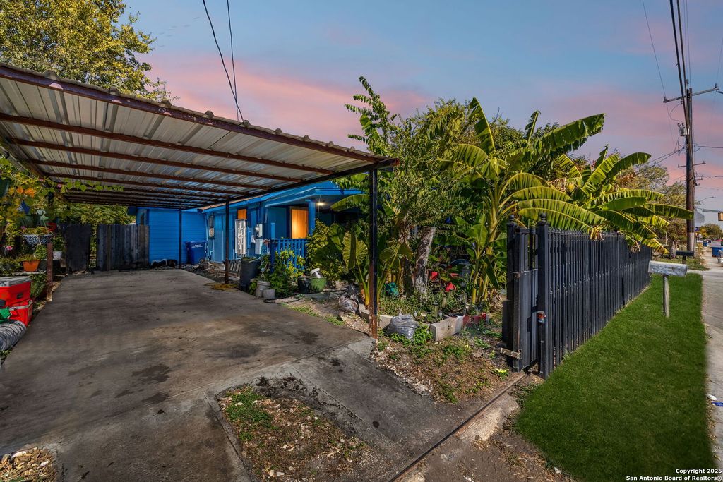 3263 Martin Luther King, San Antonio, TX 78220